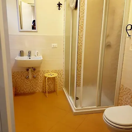 Cadorna לינה וארוחת בוקר